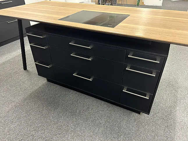 modernes Disign mit Pocket Door uns Kochinsel mit Massivholz