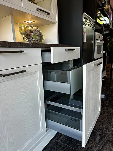 Vitrinenschrank im Landhausstil