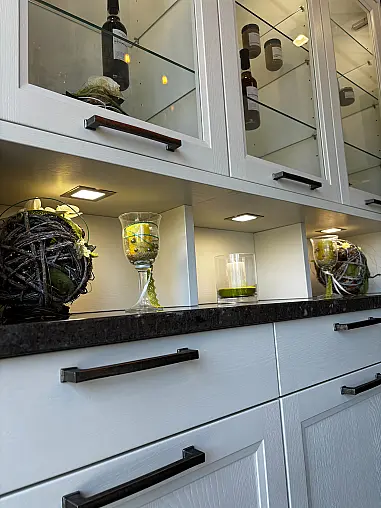 Vitrinenschrank im Landhausstil