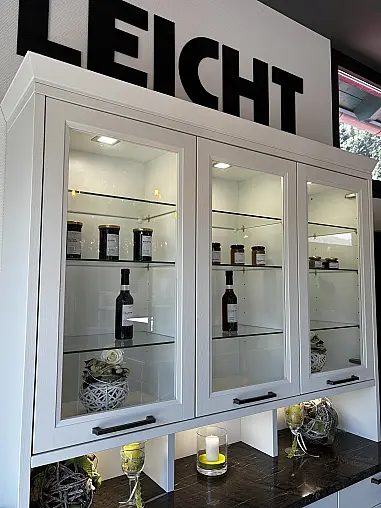 Vitrinenschrank im Landhausstil