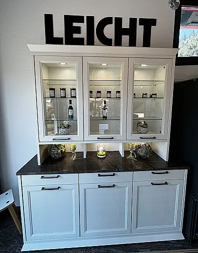 Vitrinenschrank im Landhausstil