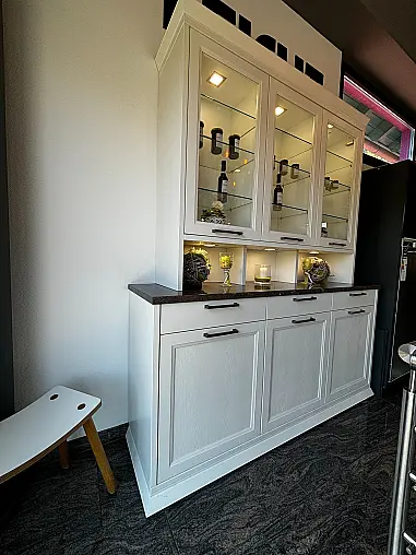 Vitrinenschrank im Landhausstil