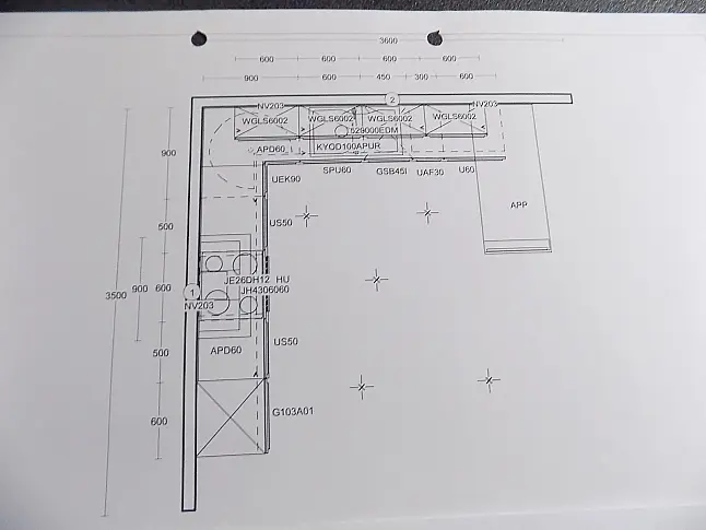 moderne L-Küche in Steingrau