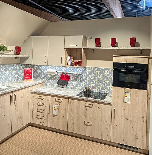 Moderne Holzoptik Küche gemütlich L-Form mit E-Geräten und vielen Extras, u.a. Relingsystem, Handtuchhalter, Mülltrennsystem