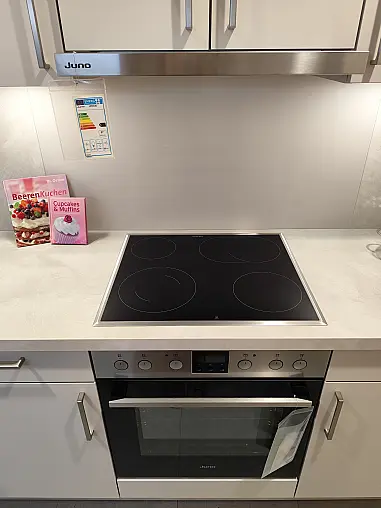 Schmale Küche mit Essplatz Sandgrau matt zeitlos und modern, platzsparende Lösung für kleine Küchenräume inkl. E-Geräten komplett