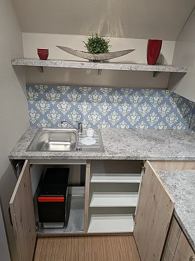 Moderne Holzoptik Küche gemütlich L-Form mit E-Geräten und vielen Extras, u.a. Relingsystem, Handtuchhalter, Mülltrennsystem