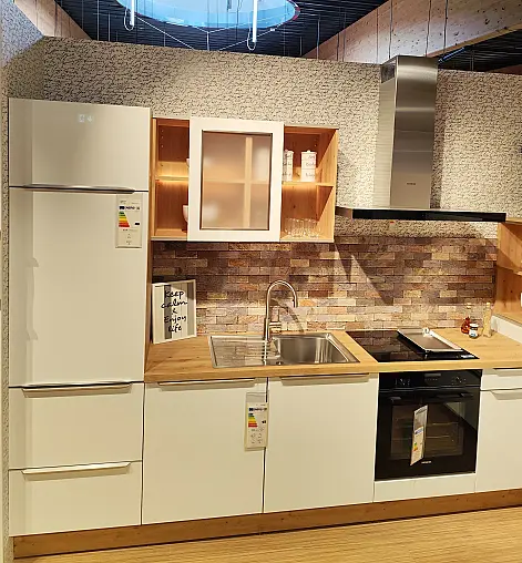 Weiße Küche mit Holz Arbeitsplatte Wildeiche Natur NB, moderne L-Küche mit E-Geräten inkl. Geschirrspüler