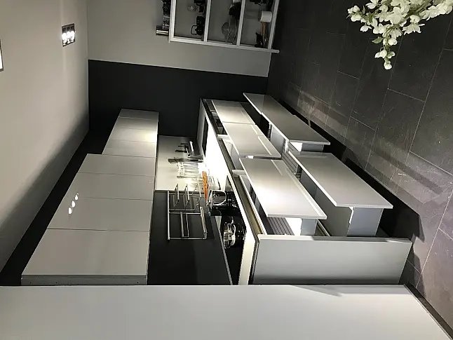 Musterküche S 2 -SLG sterlinggrau hochglänzend smartlack