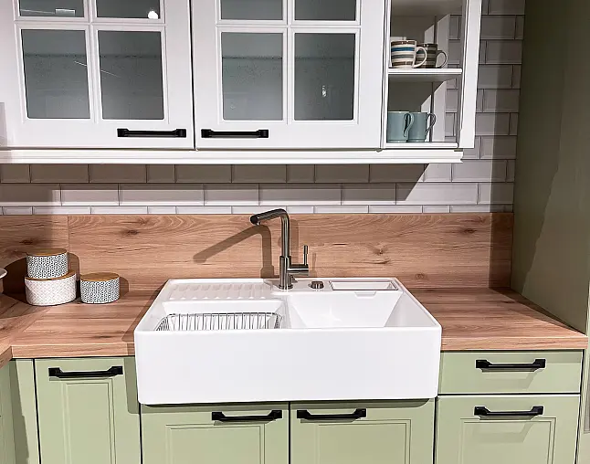 Landhaus-Küche in L-Form