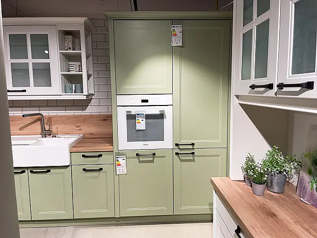 Landhaus-Küche in L-Form