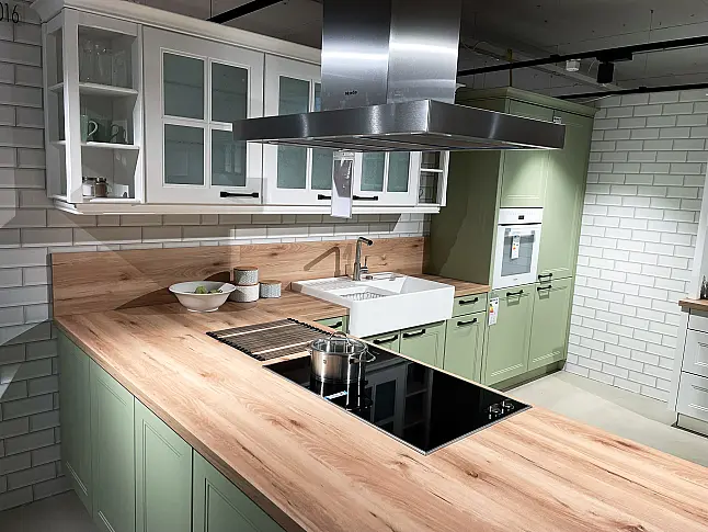 Landhaus-Küche in L-Form