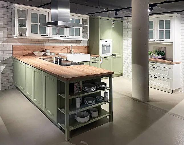 Landhaus-Küche in L-Form