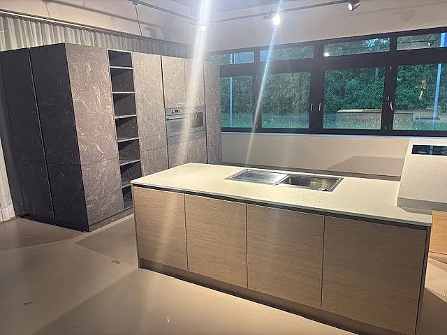 Sonderpreis für diese Designer-Küche gefällig?