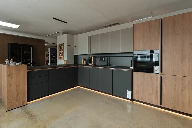 Exklusive Designküche mit Premium-Ausstattung