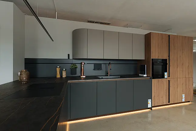 Exklusive Designküche mit Premium-Ausstattung