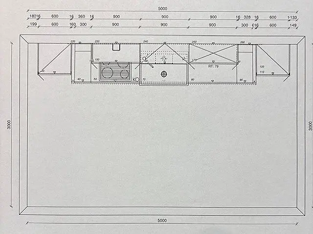 Landhausküche Esche massivholz Rahmenfront lackiert. Eiche massivholz Arbeitsplatte 6 cm stark und 75 cm tief .Die Unterschrankauszüge sind 71 cm tief. Villeroy&amp;Boch Keramik 90 cm breiter Spülstein.