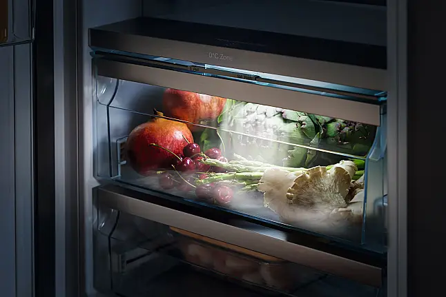 Einbau-Kühlschrank (Links Anschlag) mit Gefrierfach, Active Door durch Klopfen oder Sprachbedienung
