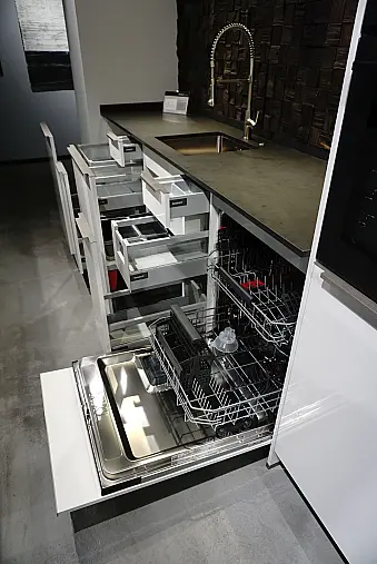 Weiß glänzend mit Dekton Arbeitsplatte