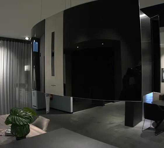 Weiß glänzend mit Dekton Arbeitsplatte