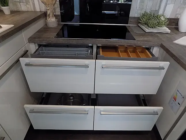 moderne Einbauküche in U-Form