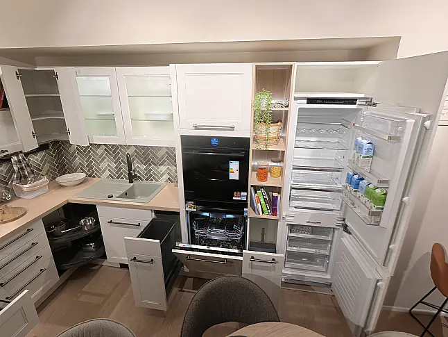 nobilia Landhausküche Cascada Weiß mit grüner Keramikspüle, Ausziehtisch &amp; Bosch Serie 8