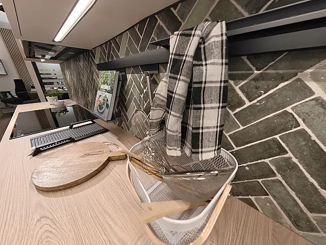 nobilia Landhausküche Cascada Weiß mit grüner Keramikspüle, Ausziehtisch &amp; Bosch Serie 8