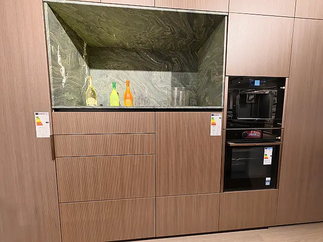 Häcker Designküche Walnuss &amp; Steinbeige mit Naturstein-Insel Alpengrün, Franke Water Hub &amp; Neff