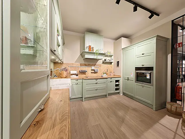 Romantische Landhausküche Bristol in Pastellgrün mit Massivholz-Asteiche, Spülstein &amp; Miele