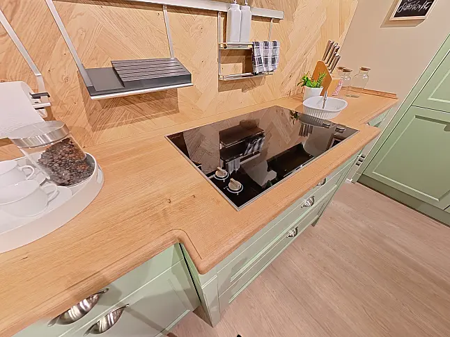 Romantische Landhausküche Bristol in Pastellgrün mit Massivholz-Asteiche, Spülstein &amp; Miele