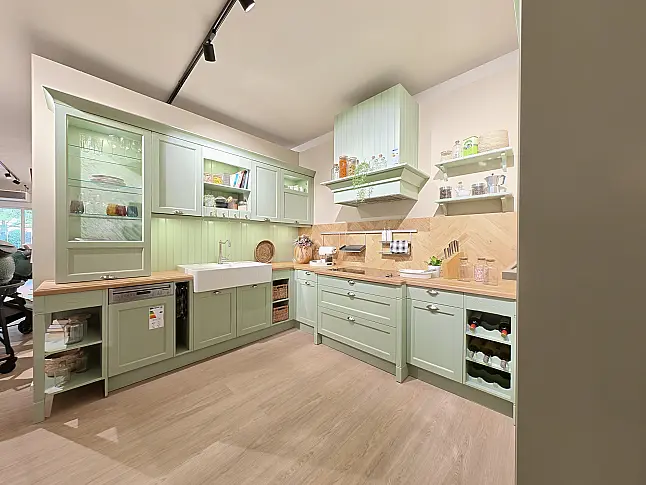Romantische Landhausküche Bristol in Pastellgrün mit Massivholz-Asteiche, Spülstein &amp; Miele