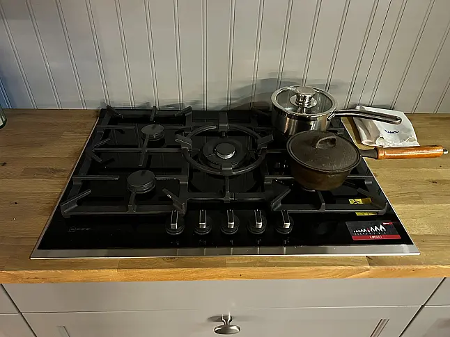 Landhausküche perlgrau Echtholz lackiert