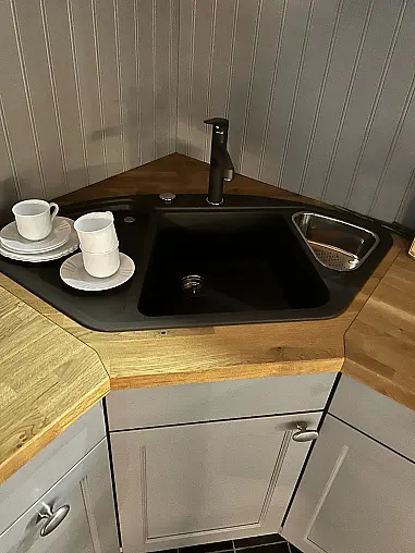 Landhausküche perlgrau Echtholz lackiert