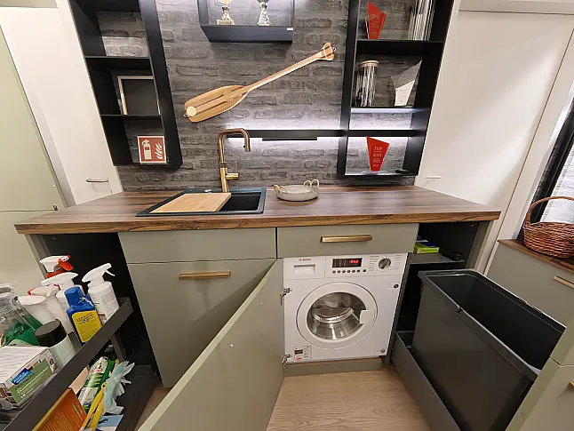 nobilia Hauswirtschaftsraum Olive matt mit Garderobe, Wäschetrockner, Quooker &amp; Durchgangstür