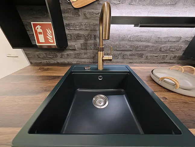 nobilia Hauswirtschaftsraum Olive matt mit Garderobe, Wäschetrockner, Quooker &amp; Durchgangstür