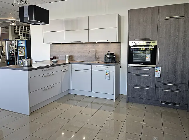 Moderne Design-Musterküche Häcker Loft
