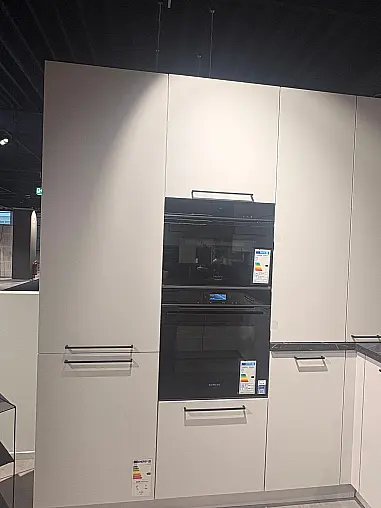 Küche in U-Form mit Echtholz Thekenarbeitsplatz