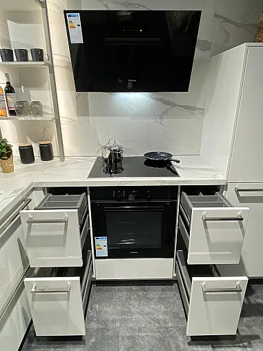 Moderne Designküche mit Miele Geräten