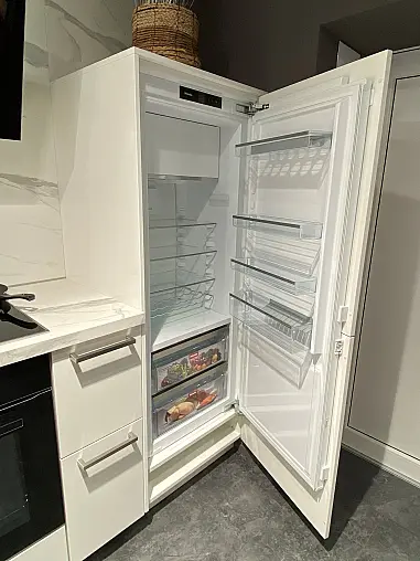 Moderne Designküche mit Miele Geräten