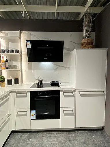 Moderne Designküche mit Miele Geräten