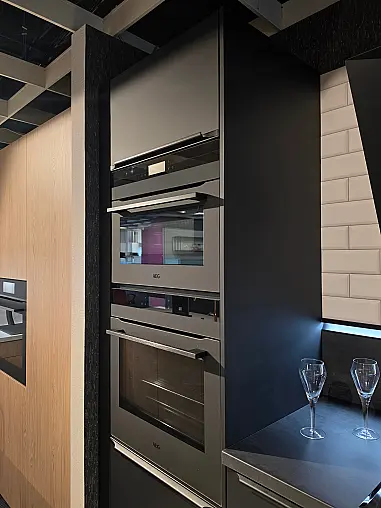 Schwarze moderne L Küche mit vielen Extras aus dem Hause Nobilia