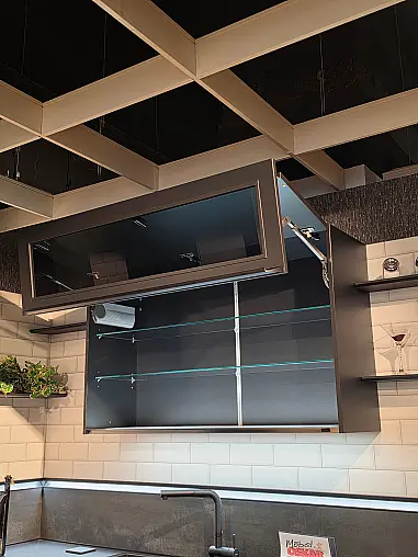 Schwarze moderne L Küche mit vielen Extras aus dem Hause Nobilia