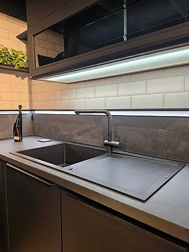 Schwarze moderne L Küche mit vielen Extras aus dem Hause Nobilia
