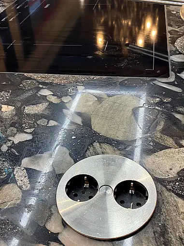 Inselküche Weiß Hochglanz exklusive Ausstattung mit Berbel Skyline Edge Deckenlifthaube
