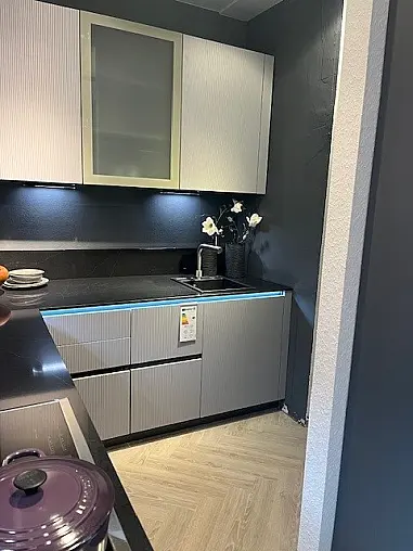 Design Küchzeile Grifflos in L-Form