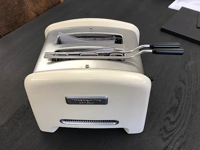 KitshenAid Toaster creme