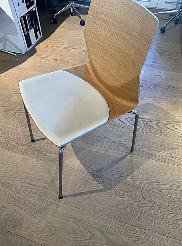 LaPalma Stuhl Kai Eiche gebleicht mit weißer Lederauflage aus Ausstellung, Preis pro Stuhl, 4 Stühle vorhanden, Stühle haben Gebrauchsspuren, Abholpreis
