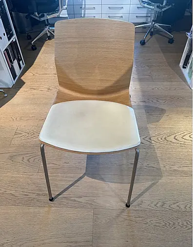 LaPalma Stuhl Kai Eiche gebleicht mit weißer Lederauflage aus Ausstellung, Preis pro Stuhl, 4 Stühle vorhanden, Stühle haben Gebrauchsspuren, Abholpreis