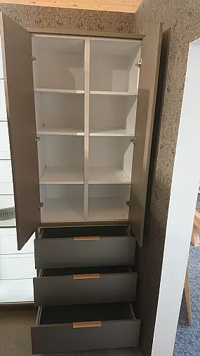 Kleiderschrank N120 mit beleuchteter Glasvitrine