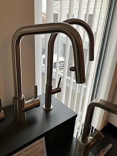 Armatur mit Brause und Auszug massiv Edelstahl