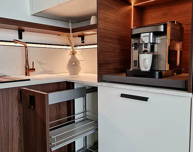 Weiß mit eleganter Holzoptik begeistert